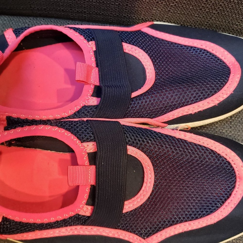Watershoes Size L 2/3  Navy Blue /Hot Pink